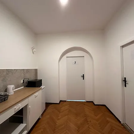 Hostel Apollo 56 *